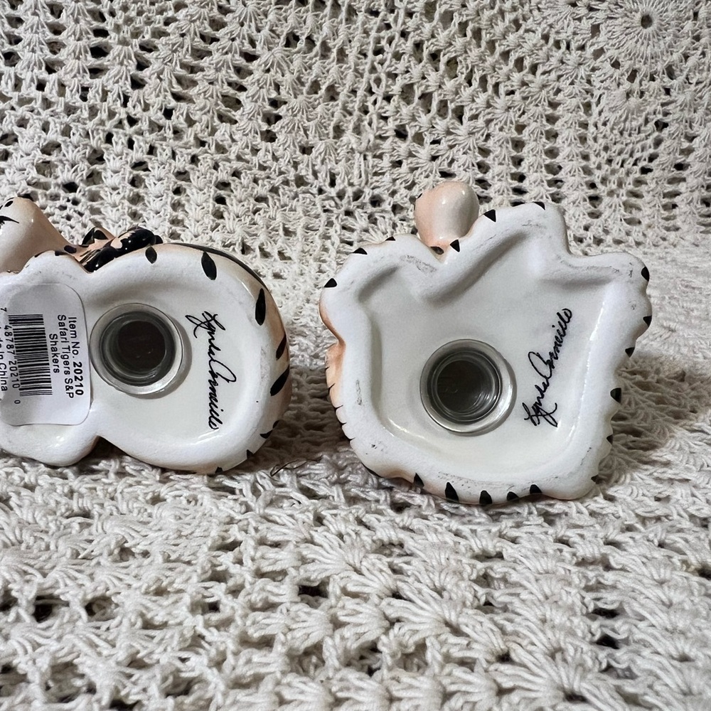 Lynda Corneille Ark Safari Vtg Tigers
Salt & Pepper Shakers NWOT - Picture 6 of 6